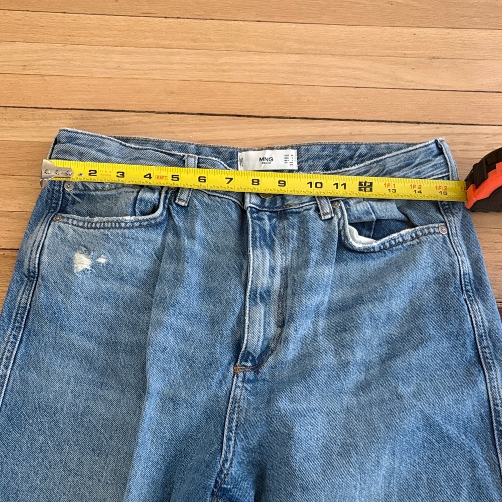 Mid-High Rise Distressed Jeans - Picture 3 of 4